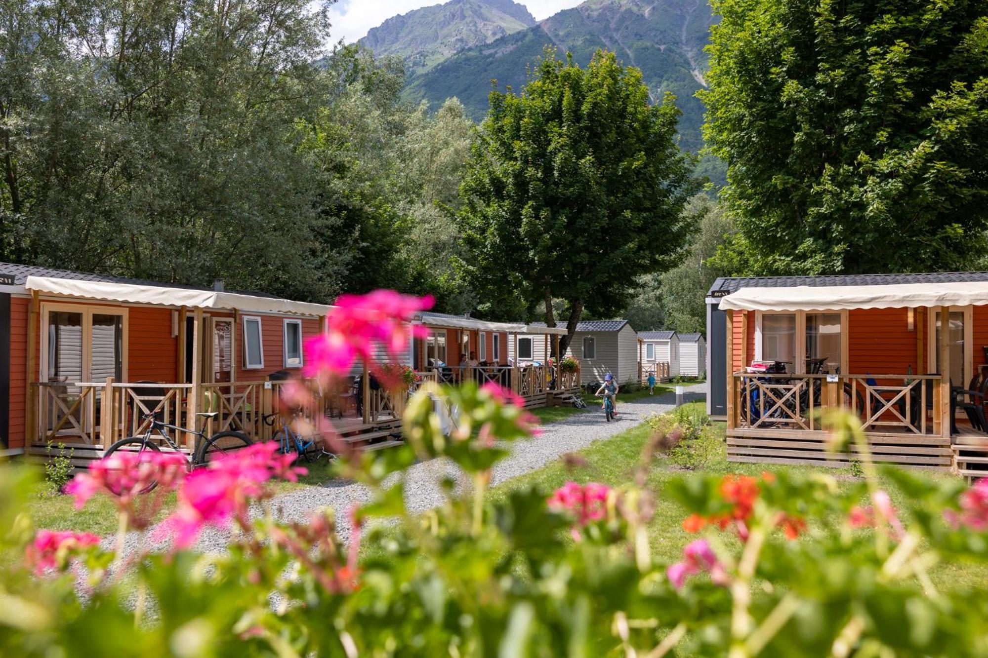 Camping RCN Belledonne Le Bourg-dʼOisans Eksteriør bilde