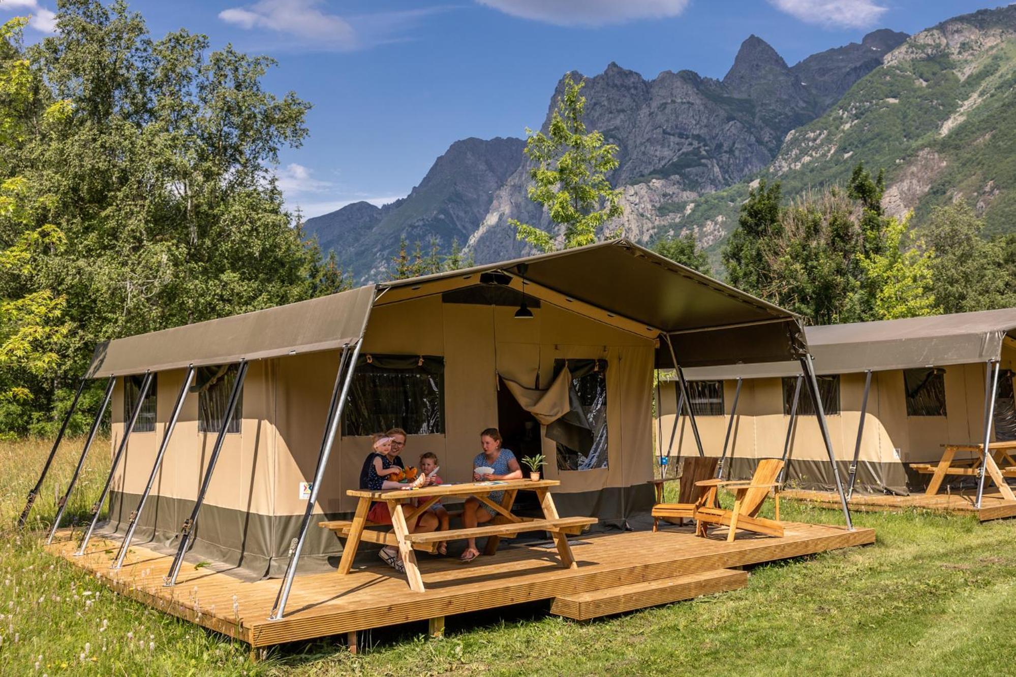 Camping RCN Belledonne Le Bourg-dʼOisans Eksteriør bilde